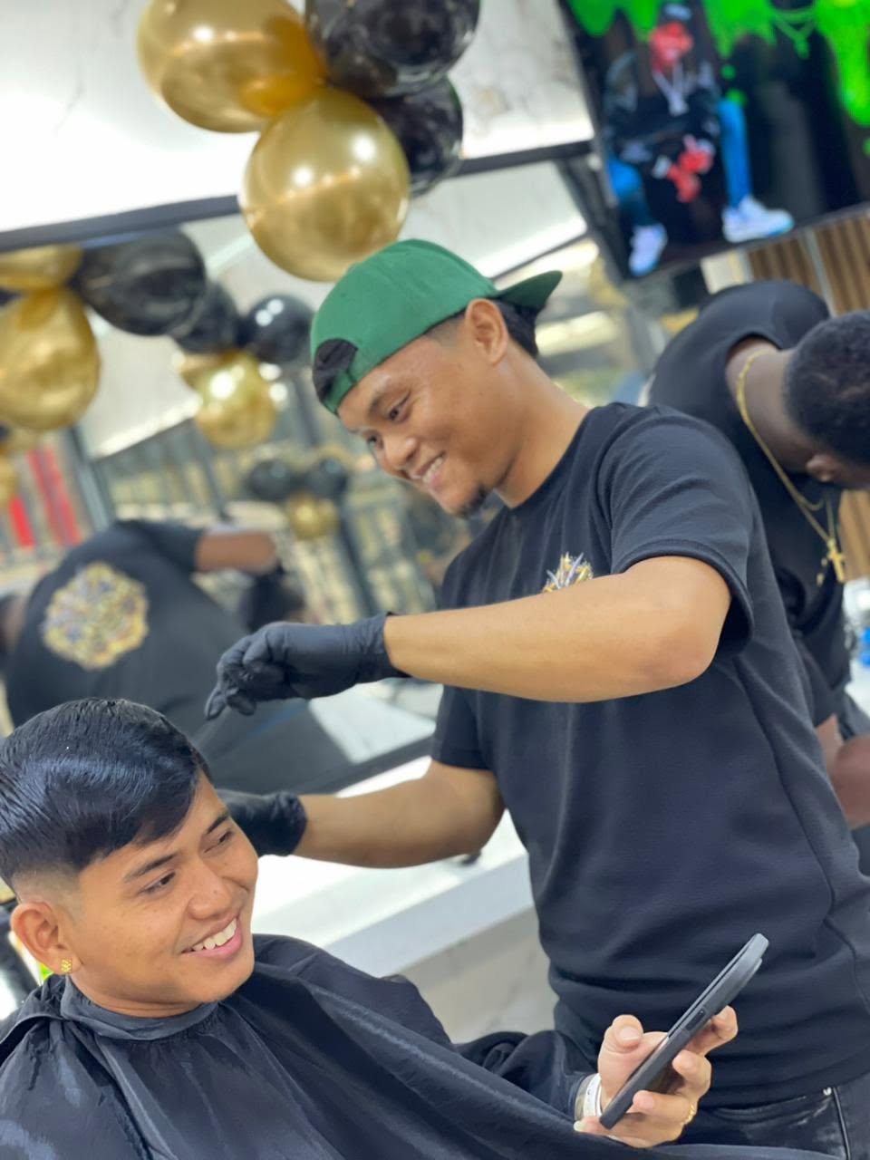 Barber aan het werk bij Squad Cuts